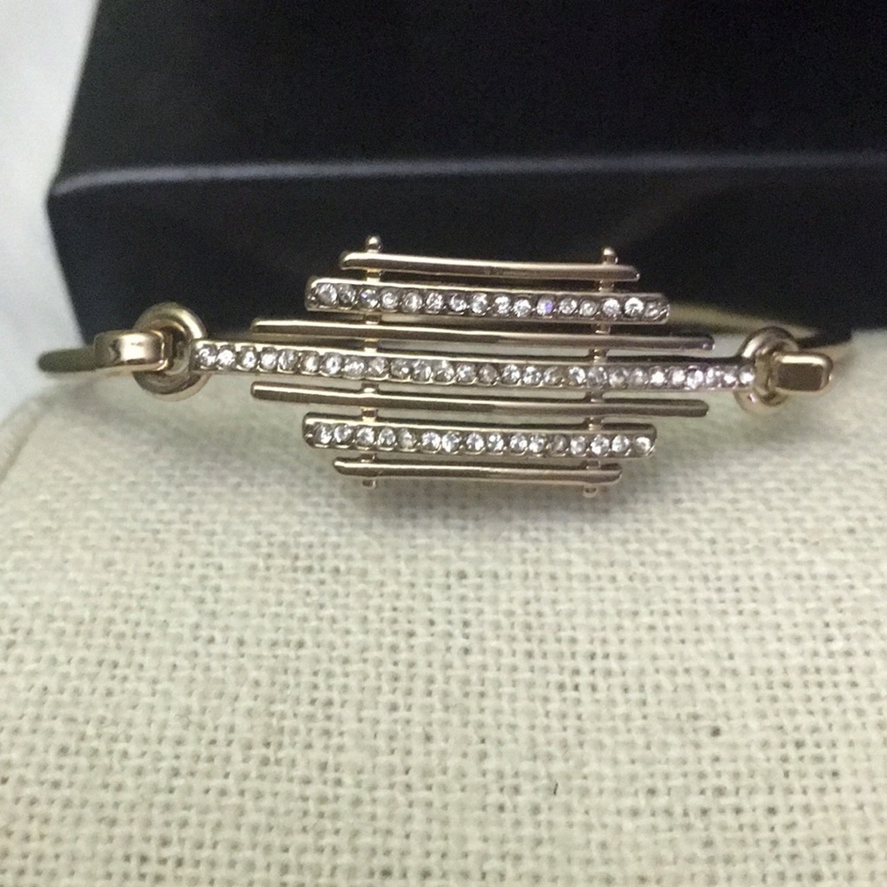 Gold tone bracelet